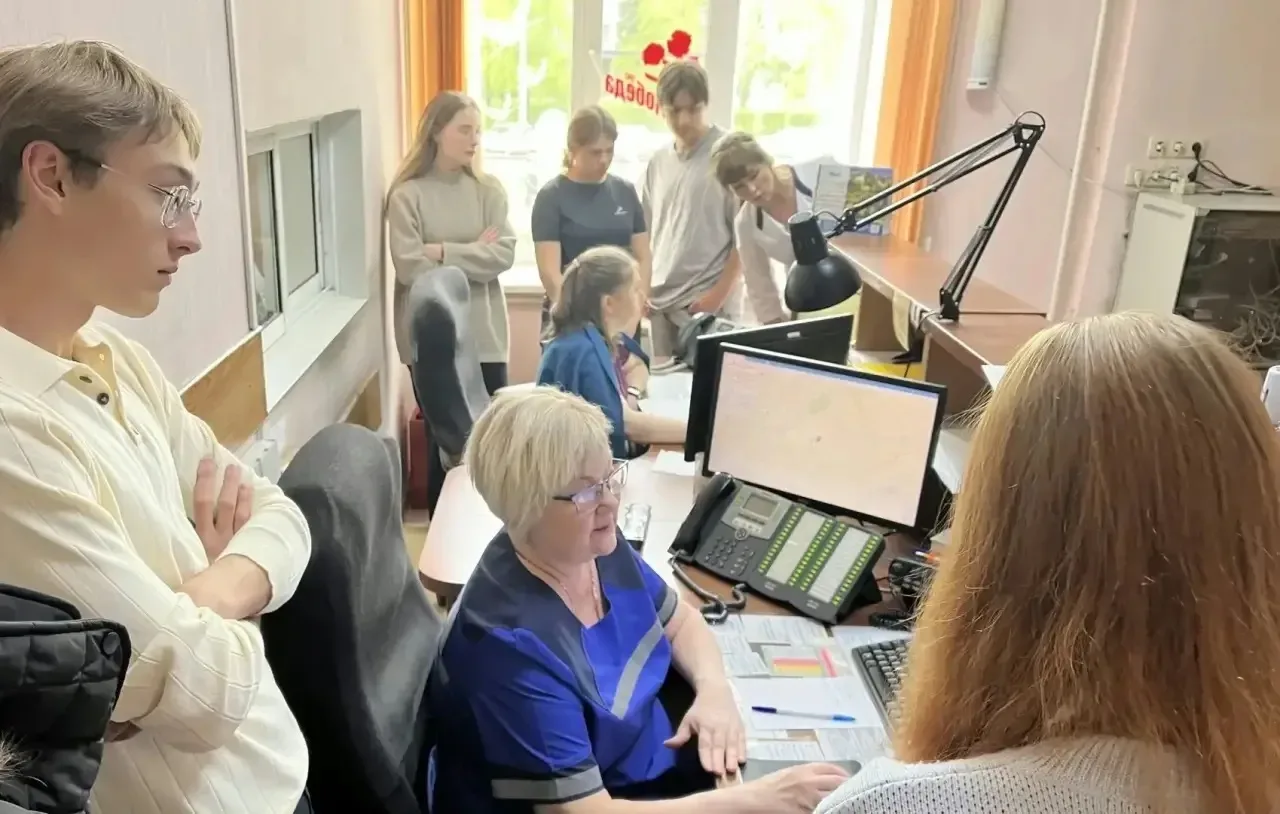 Насыщенная неделя у 10Б 🔥🏥  Ребята вместе с классным руководителем побывали сразу в двух медицинских