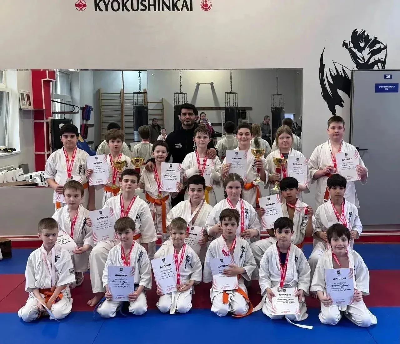 🏆 Наши победители  📍 Ленинский проспект, 43А  💪 Фёдор из 4 «А» занял 1 место на соревнованиях по кио
