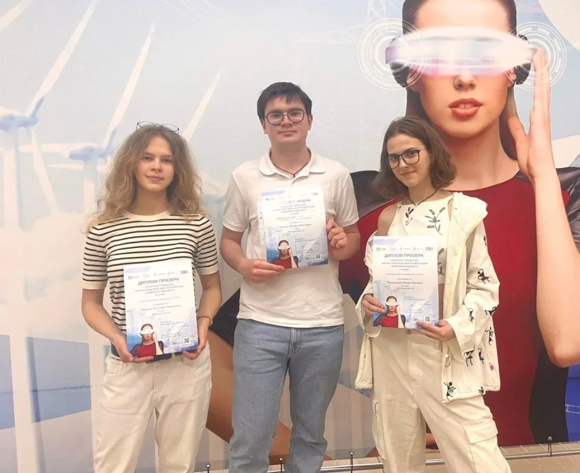 🏆 Наши победители  📍 Ленинский проспект, 34А  👏 Антоний из 9 «В» стал победителем, а Вика и Маша из 