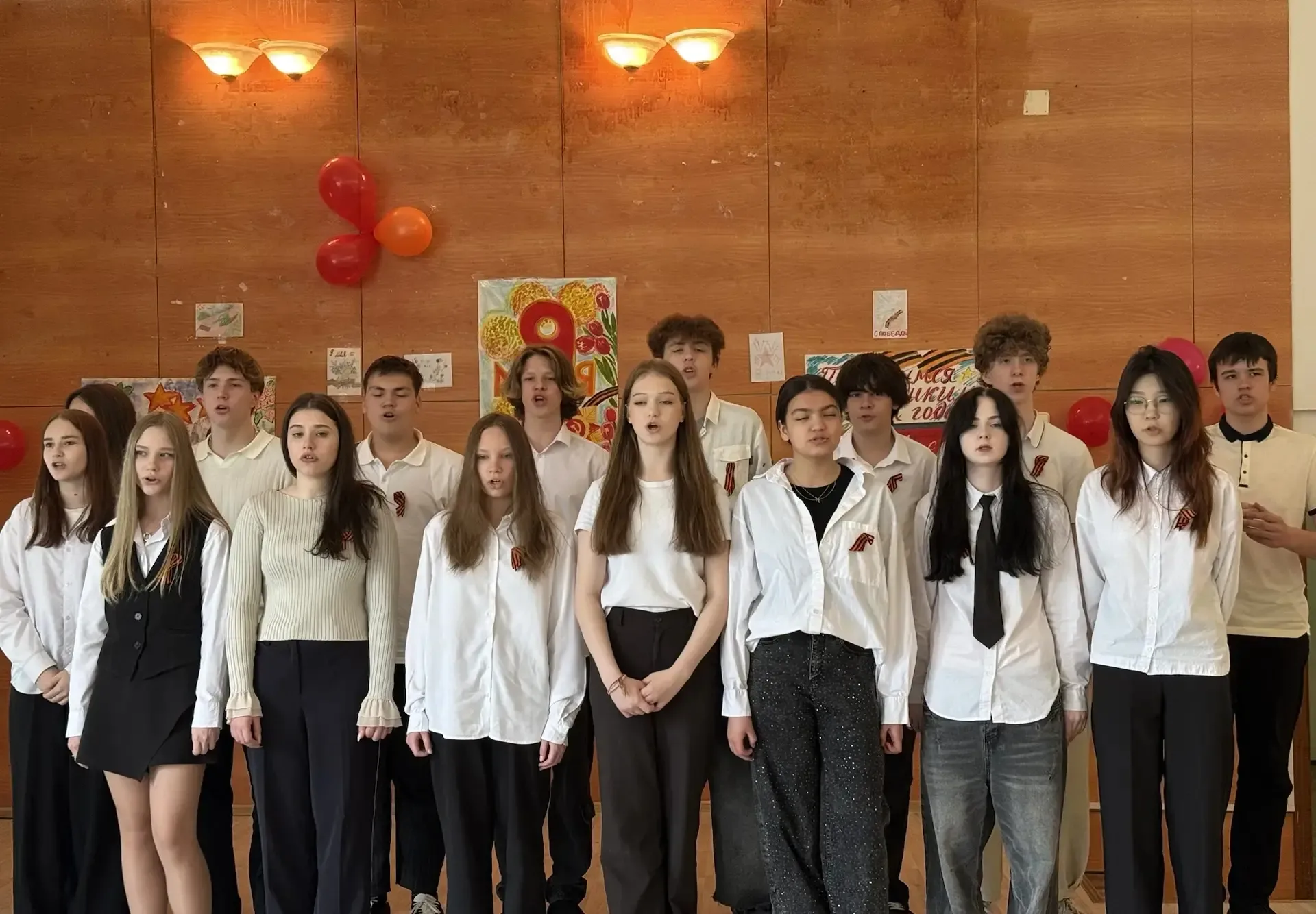 🕯 Строки, опалённые войной  📍 Ленинский проспект, 39А  ⭐ 8 мая в нашей школе прошёл фестиваль военно
