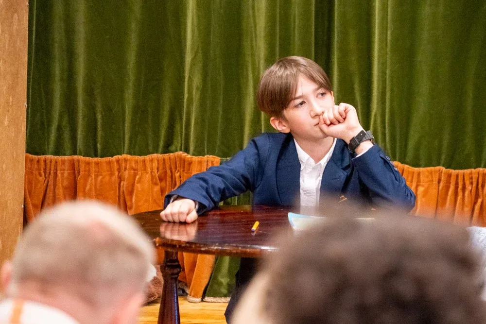 «Казнить нельзя помиловать» 👀  🔥 Сегодня у учеников 4 класса «В» прошел спектакль, подготовленный к 