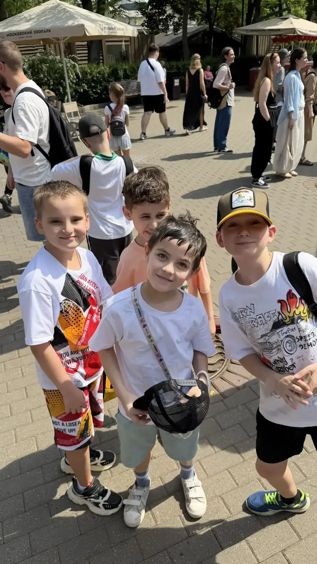 В гости к пушистикам 🥰  🔝 Завершить учебный год прогулкой в Зоопарке — отличная идея!  👣 Вчера наши 