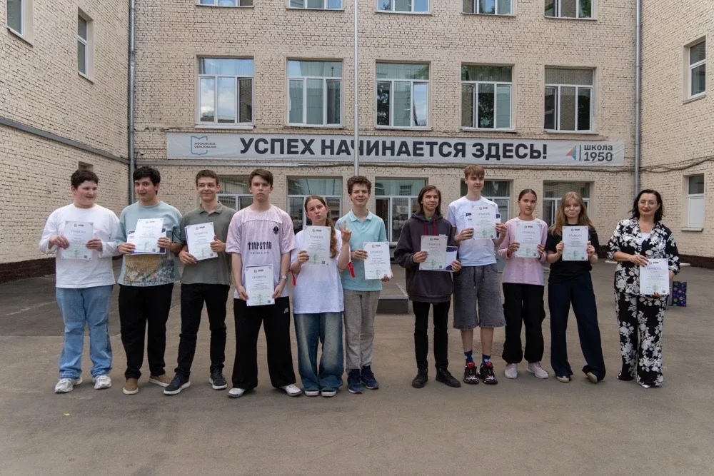 Торжественная линейка 🤩  🔥 На этой неделе мы чествуем отличников, победителей и призеров интеллектуа