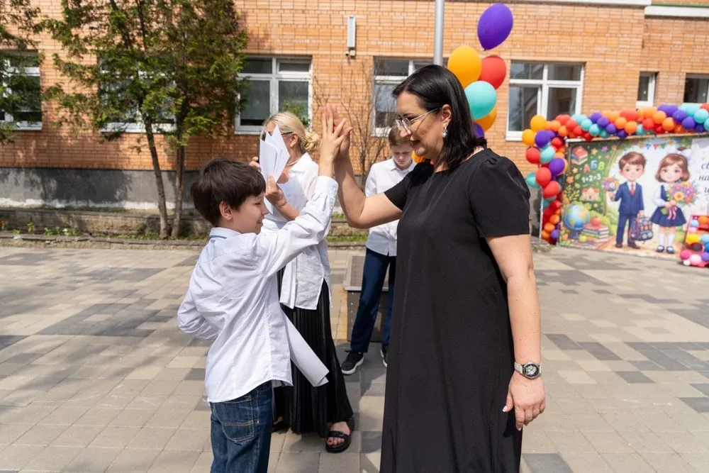 Торжественная линейка 🤩  🔥 На этой неделе мы чествуем отличников, победителей и призеров интеллектуа