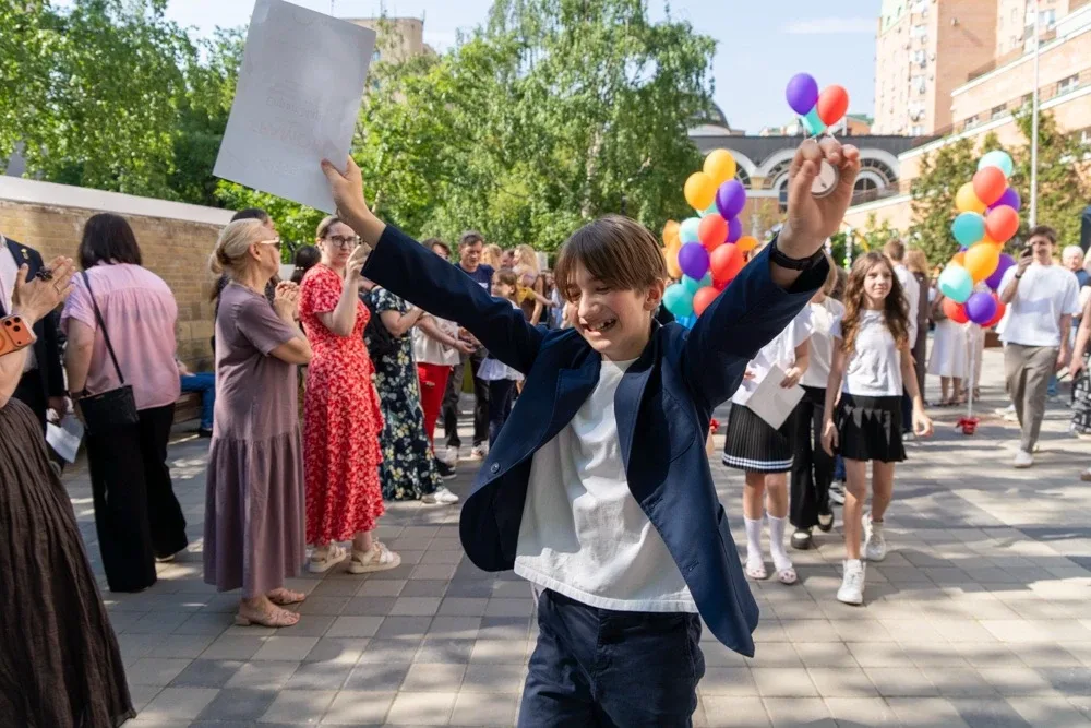 Выпускной из начальной школы 🔔  ✨ Веселые улыбки, прощание с первыми учителями и теплые воспоминания