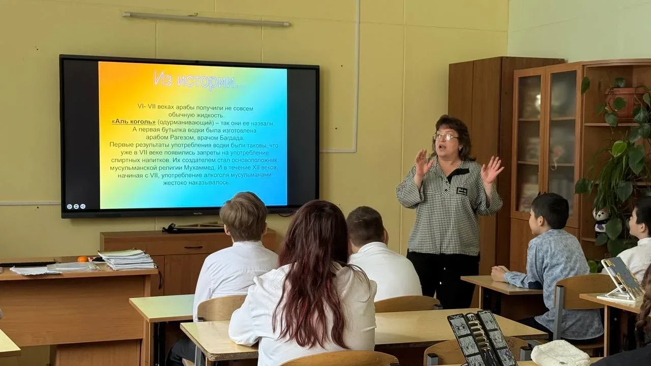 Здоровый выбор — важный навык 🛑  💬 Сегодня особенно важно говорить с ребятами о здоровье открыто и ч