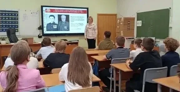 Уроки мужества 🇷🇺    📚В Школе 878 прошли Уроки мужества, посвященные 85-летию формирования Московско