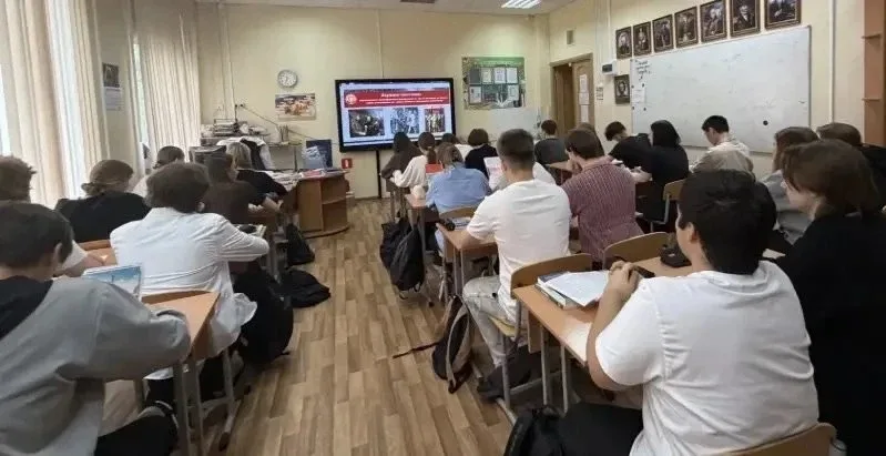 Уроки мужества 🇷🇺    📚В Школе 878 прошли Уроки мужества, посвященные 85-летию формирования Московско