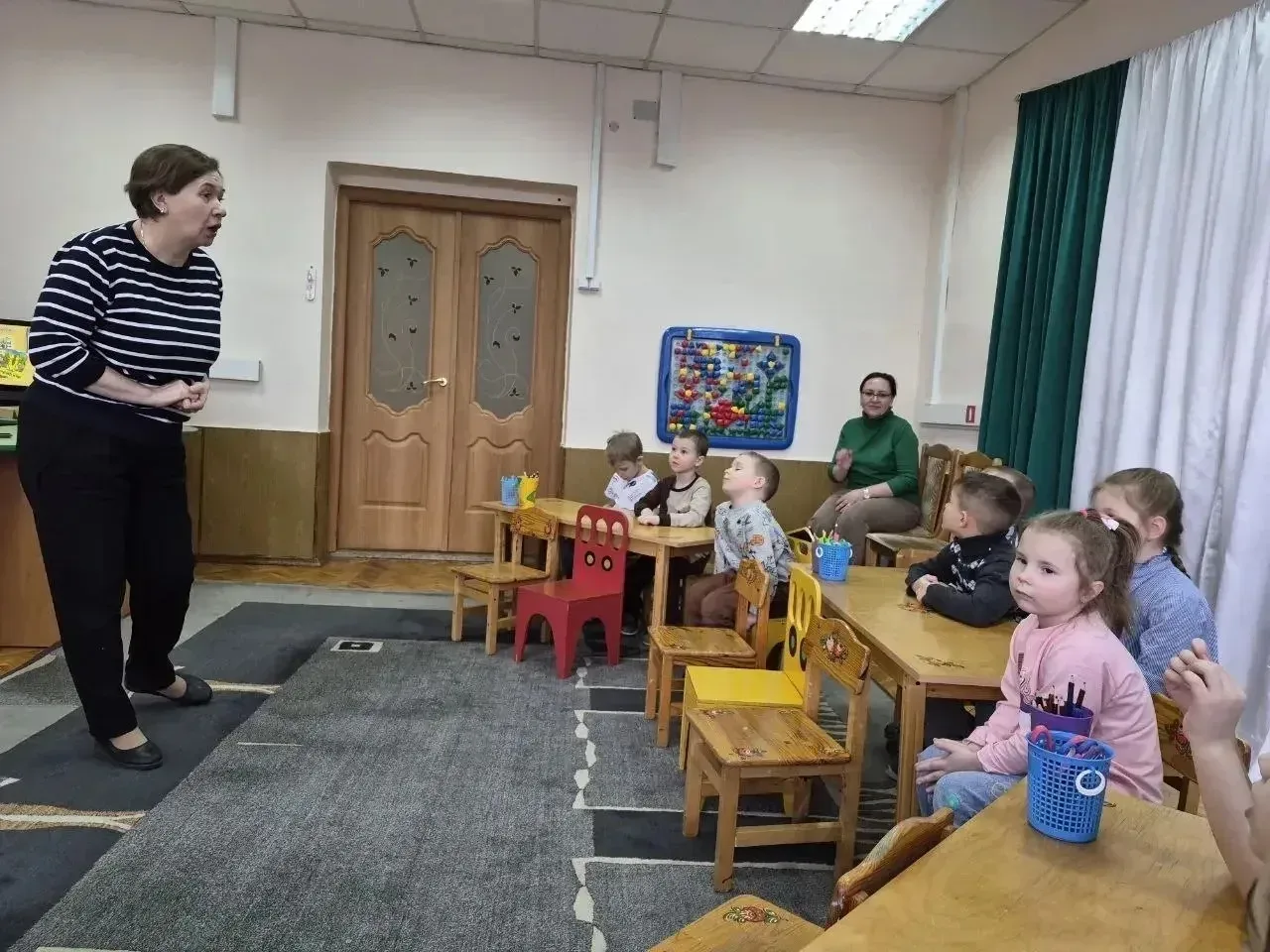 Малыши в библиотеке 📚    ☀️🐝Наши дошколята из корпусов «Лучик» и «Пчелка» вновь отправились в библио