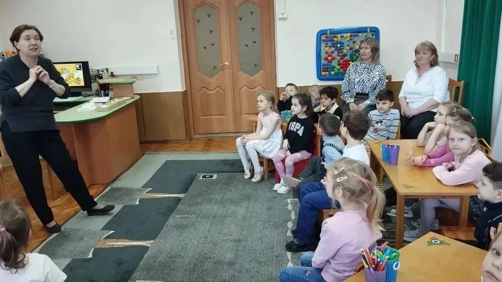 Малыши в библиотеке 📚    ☀️🐝Наши дошколята из корпусов «Лучик» и «Пчелка» вновь отправились в библио