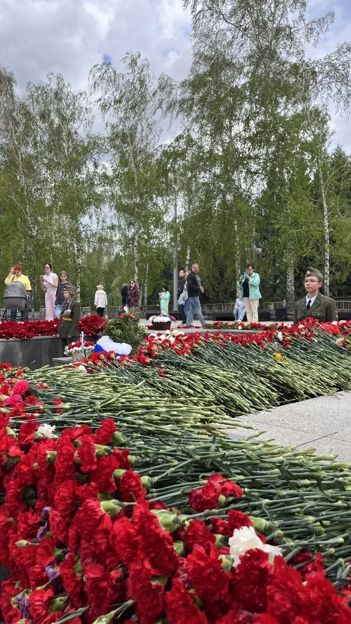 🇷🇺 Честь. Память. Гордость.   Сегодня, 10 мая, юнармейцы и активисты нашей гимназии несли Почётную в