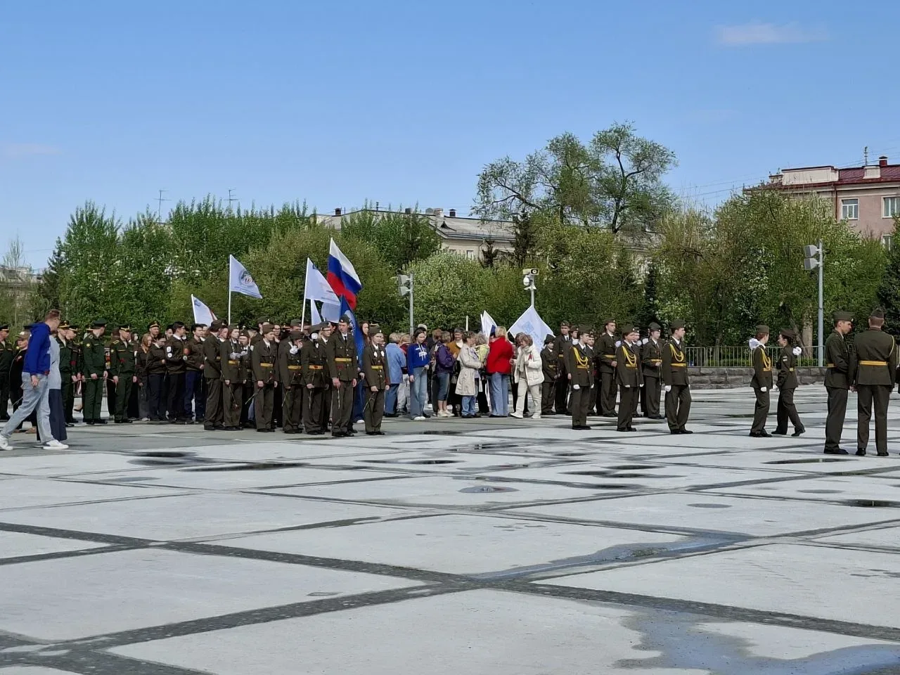🇷🇺 Честь. Память. Гордость.   Сегодня, 10 мая, юнармейцы и активисты нашей гимназии несли Почётную в