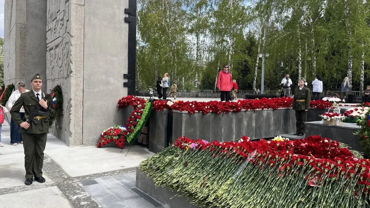 🇷🇺 Честь. Память. Гордость.   Сегодня, 10 мая, юнармейцы и активисты нашей гимназии несли Почётную в