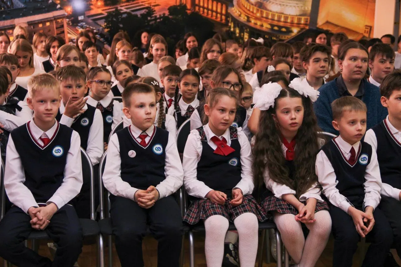 19 мая в прошла церемония награждения "Гордость и честь гимназии". Грамоты и подарки получили ученик