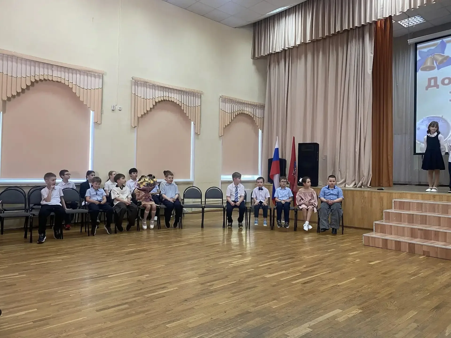 🎒✨ Первый класс, в первый раз!  Год назад вы впервые переступили порог школы, робко держа в руках бу