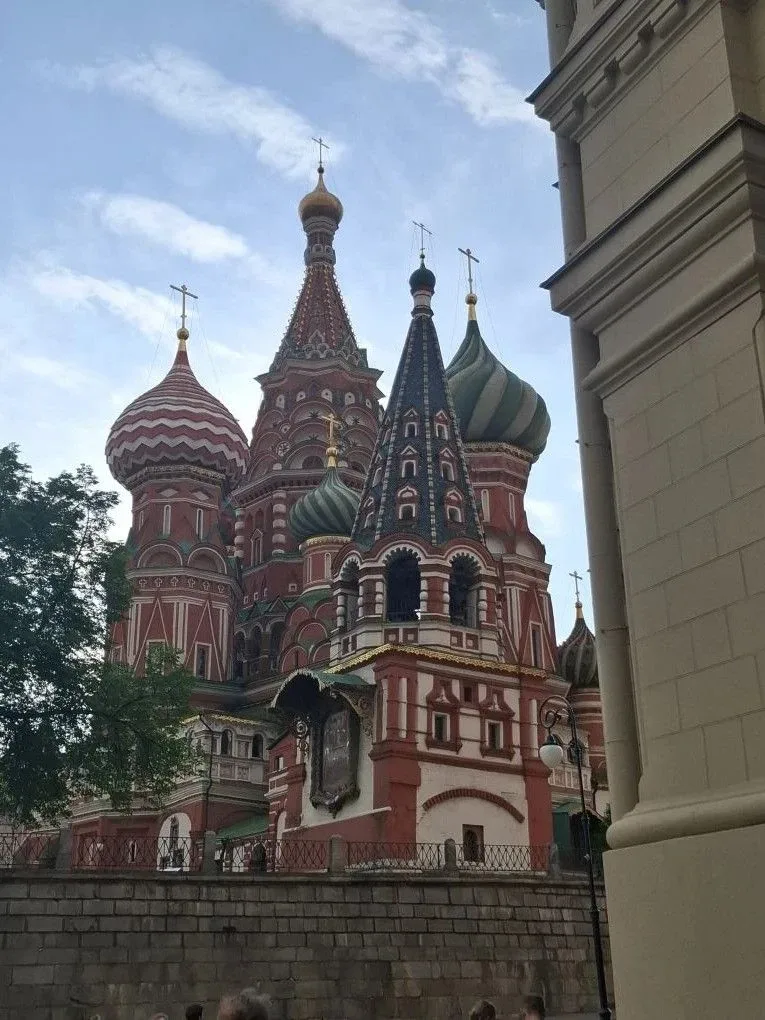 ✨ Вечерняя прогулка по Москве: 7-е классы открывают город с новой стороны! ✨  Наши семиклассники отл