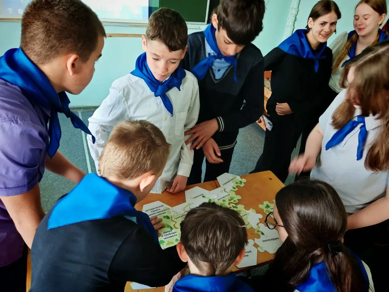 В 7В классе сегодня разговор о важном был на тему "Ценности, которые нас объединяют". Ребята говорил