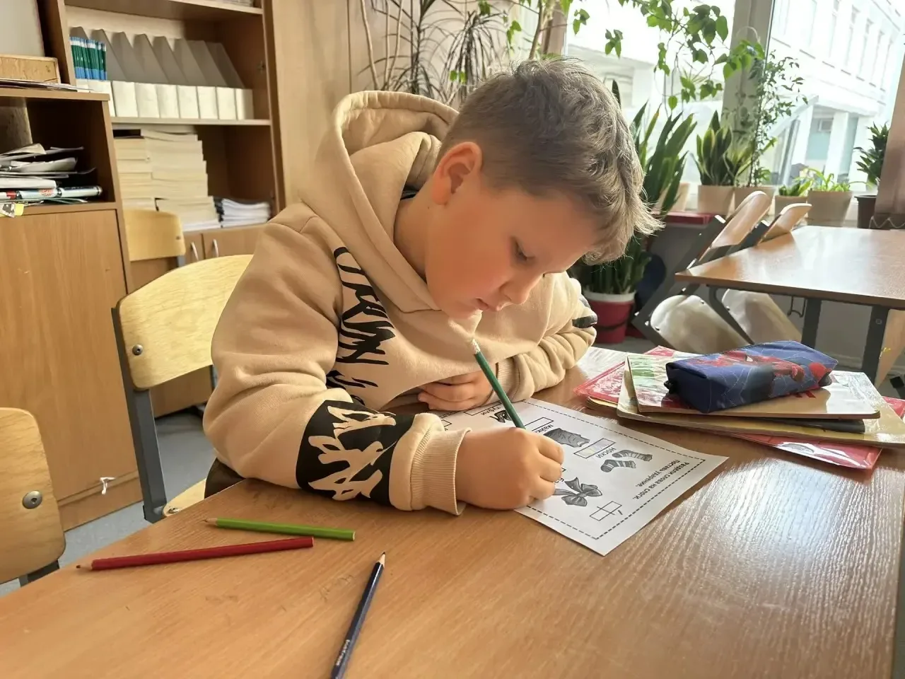 Будущие первоклассники 🎒  Ребята-дошкольники делают первые уверенные шаги к школьной жизни, и мы с р