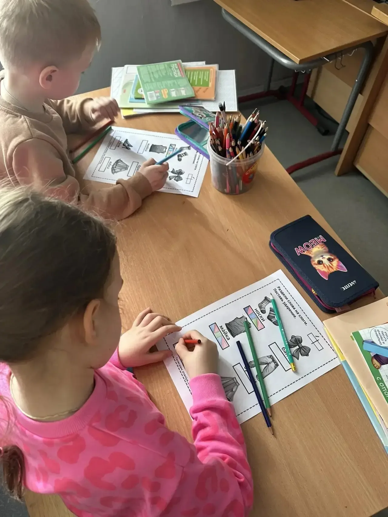 Будущие первоклассники 🎒  Ребята-дошкольники делают первые уверенные шаги к школьной жизни, и мы с р