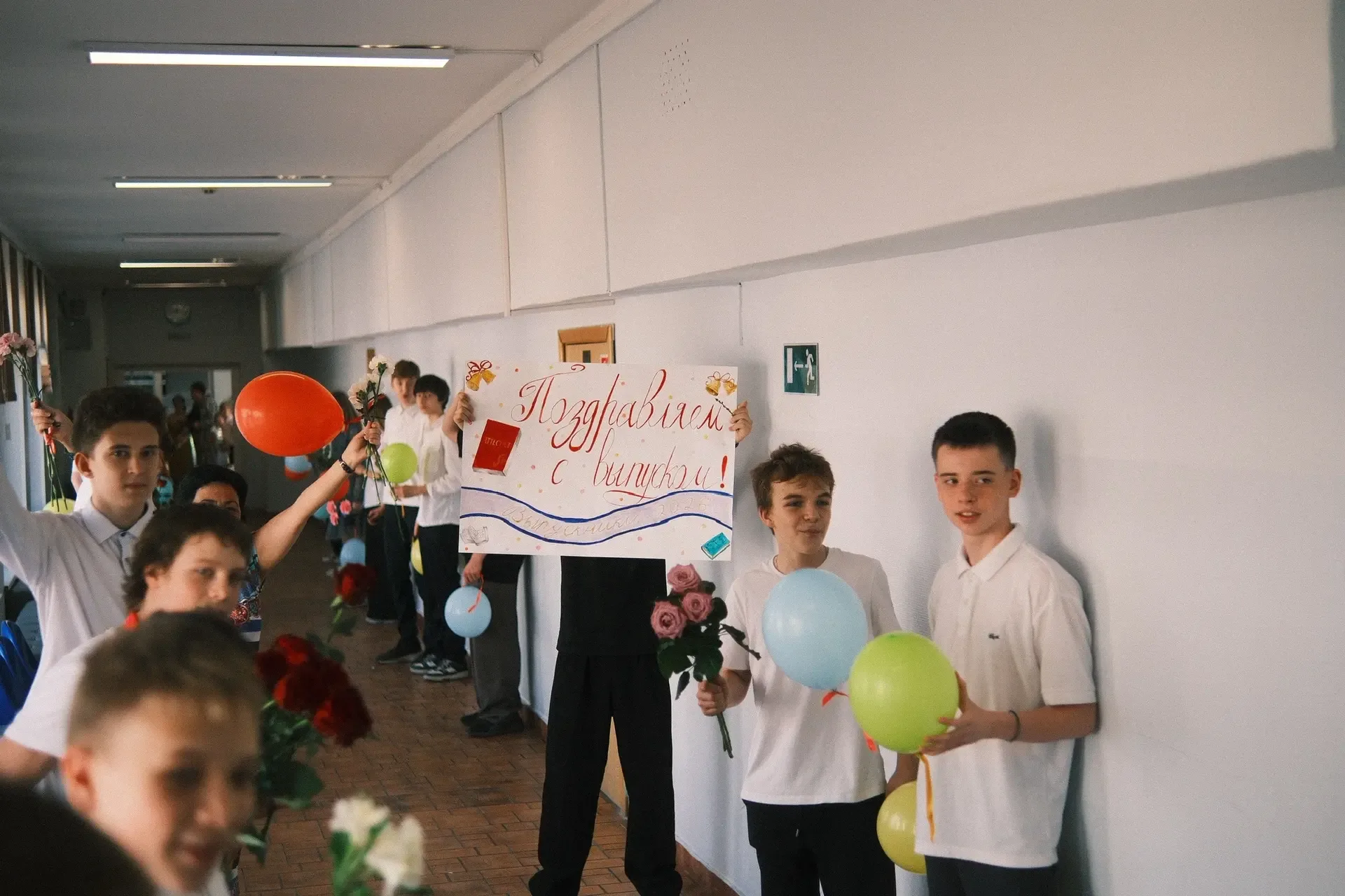 Последний звонок 🛎️  Часть 1  🥹Сегодня в нашей школе прозвенел главный, трогательный и такой торжест