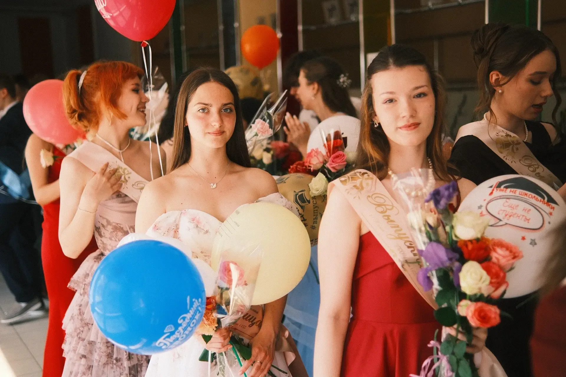Последний звонок 🛎️  Часть 1  🥹Сегодня в нашей школе прозвенел главный, трогательный и такой торжест
