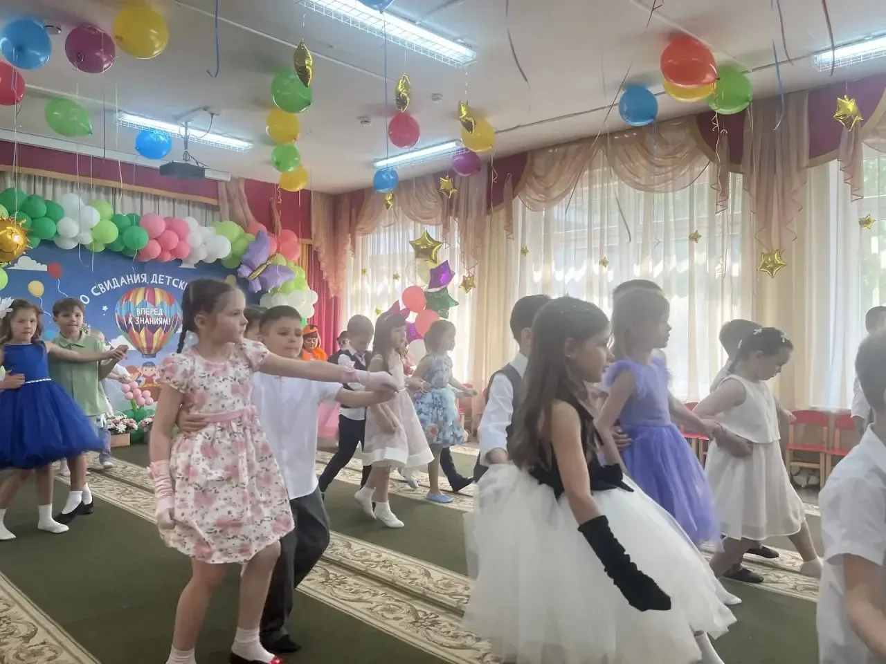 Первый выпускной🥳  В дошкольных отделениях прошли выпускные! Совсем недавно ребята впервые неуверенн