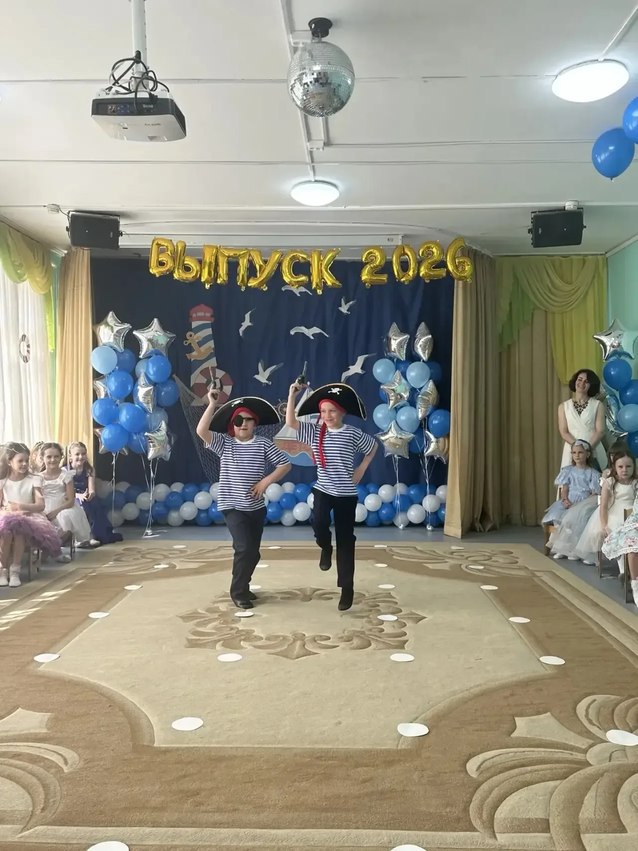 Первый выпускной🥳  В дошкольных отделениях прошли выпускные! Совсем недавно ребята впервые неуверенн
