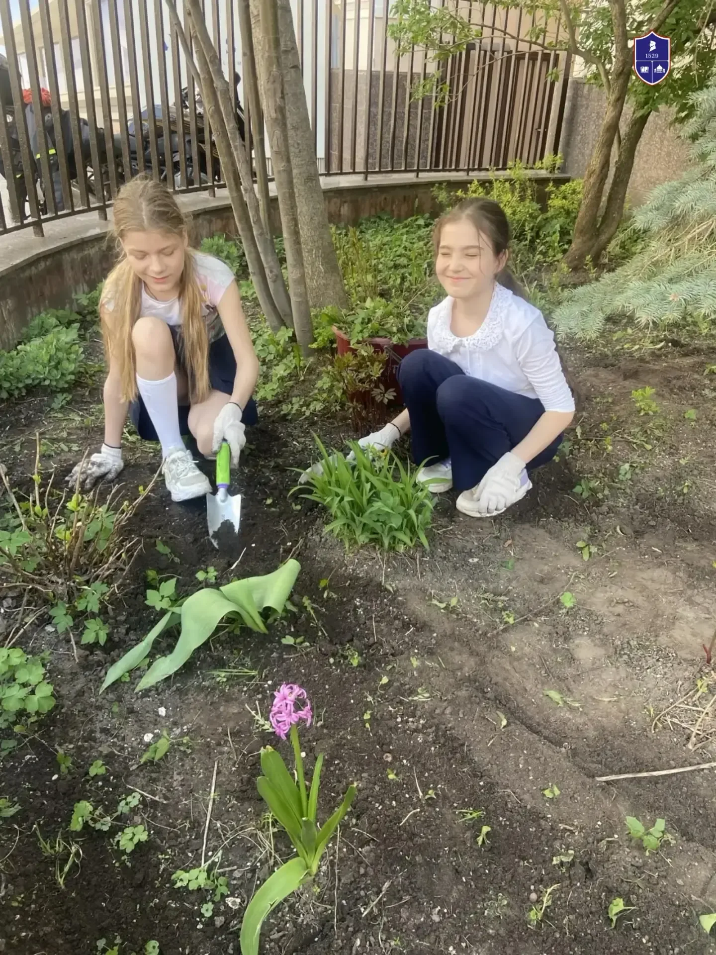 Создаем весеннее настроение 🌸  Корпус в Обыденском переулке — это не просто стены и парты. Это наш о