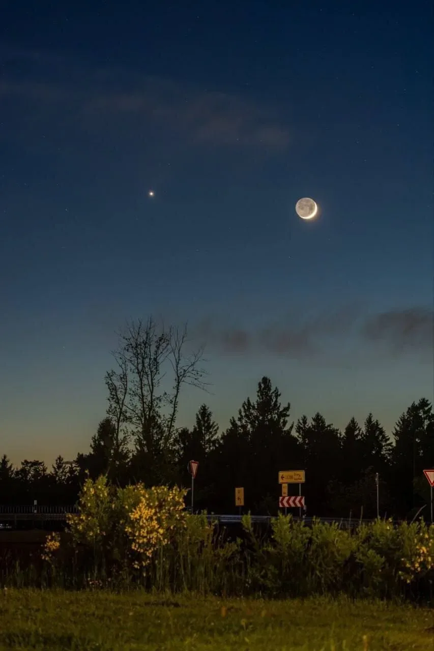 🌙✨ Редкое небесное явление заметили над Россией — Луна, Юпитер и Венера выстроились в ряд  Жители ра