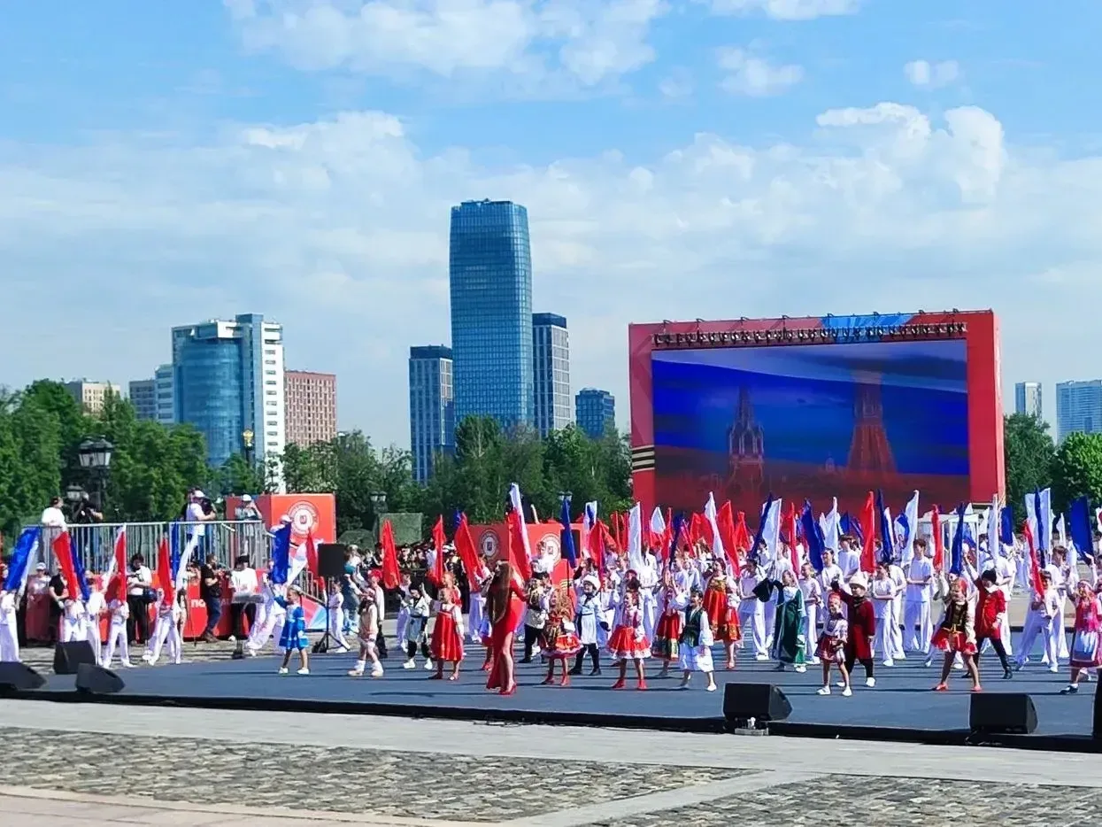 🎖️На Поклонной горе прошёл традиционный Парад кадет.  🙌🏻 Кадеты нашей школы (8, 9 и 10 классы) приня