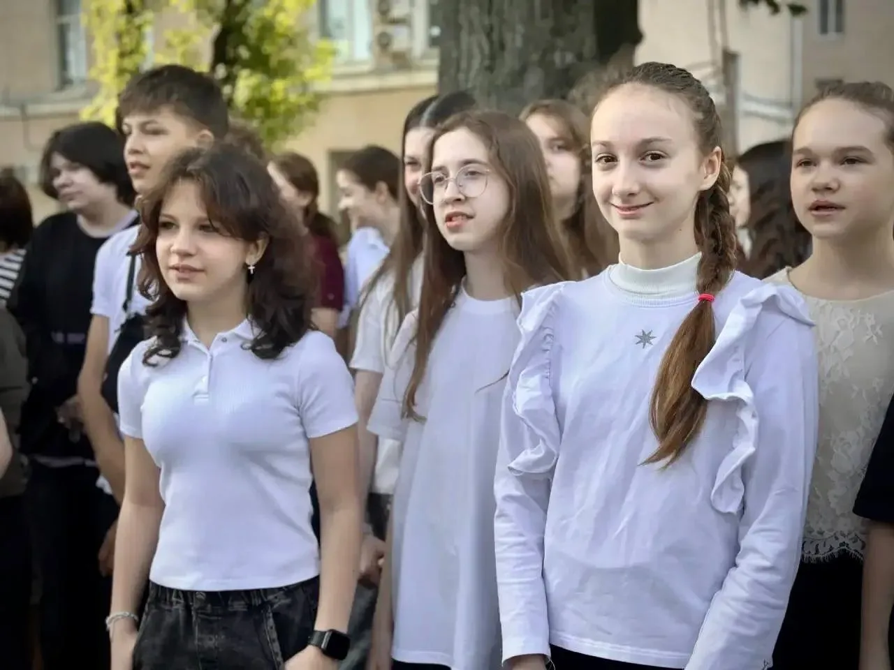 👋 Доброе утро, школа! Новую неделю мы традиционно начали с поднятия флага и «Разговоров о важном»  ❔