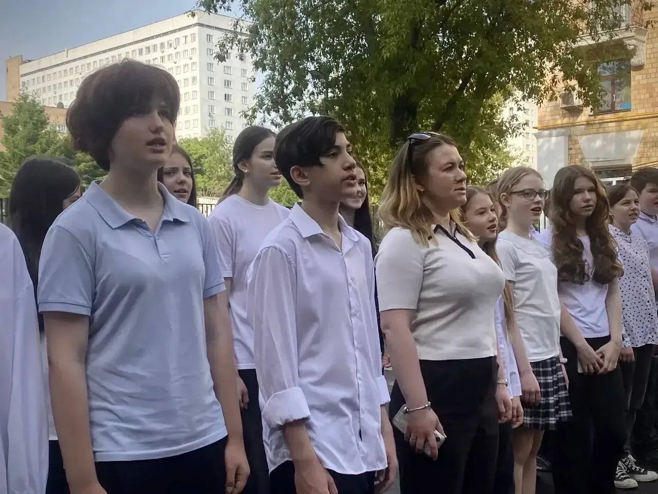 👋 Доброе утро, школа! Новую неделю мы традиционно начали с поднятия флага и «Разговоров о важном»  ❔