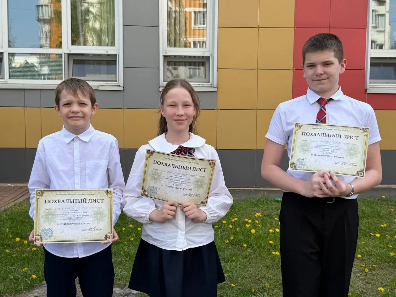 🏆 Итоговые линейки: праздник успеха и достижений!  Вот и подошёл к концу ещё один учебный год — врем