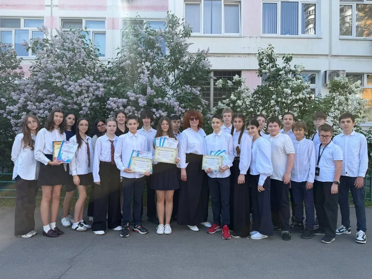 🏆 Итоговые линейки: праздник успеха и достижений!  Вот и подошёл к концу ещё один учебный год — врем