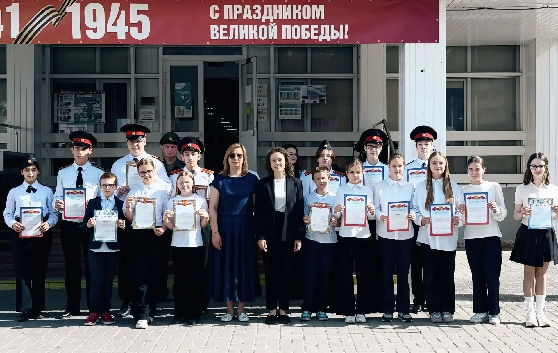 🇷🇺 Традиции, которые нас объединяют: главные события этого понедельника  Доброе утро, школа! Пусть э