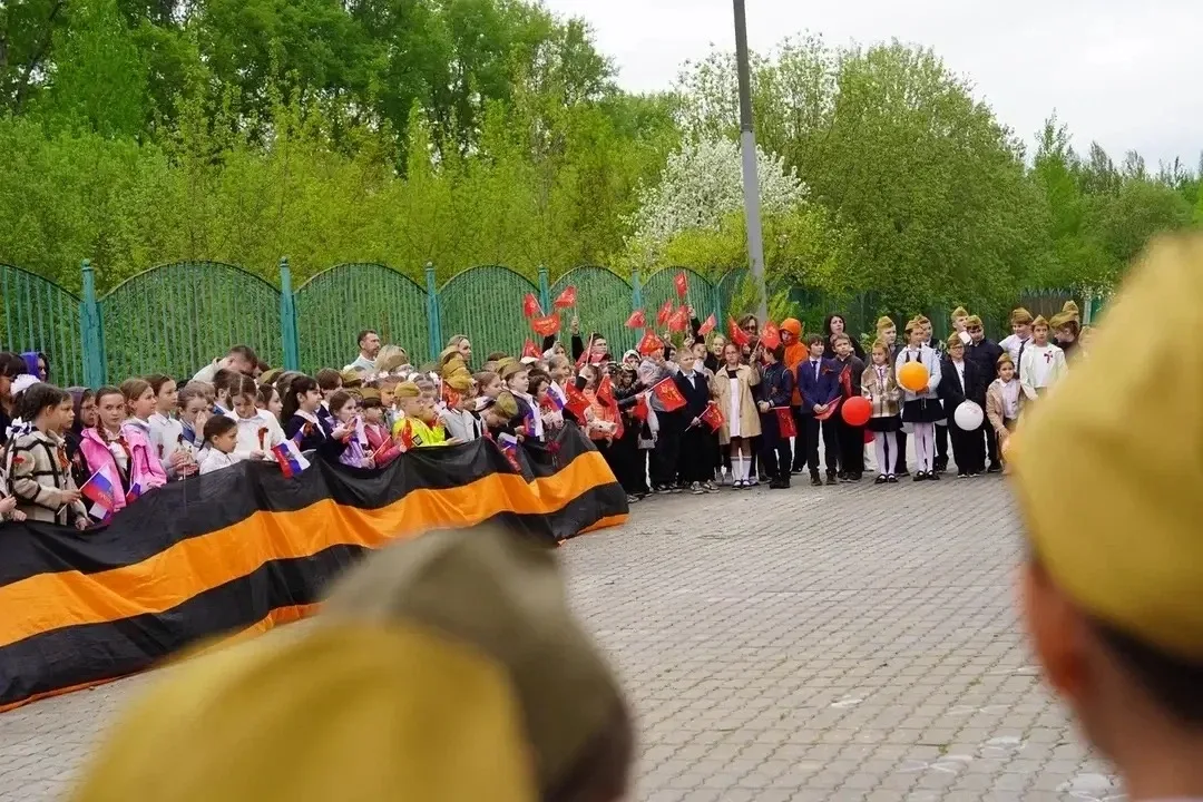 🇷🇺 Торжественная линейка в честь Дня Великой Победы!  В Учебном корпусе №13 прошла торжественная лин