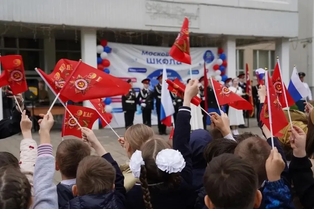 🇷🇺 Торжественная линейка в честь Дня Великой Победы!  В Учебном корпусе №13 прошла торжественная лин