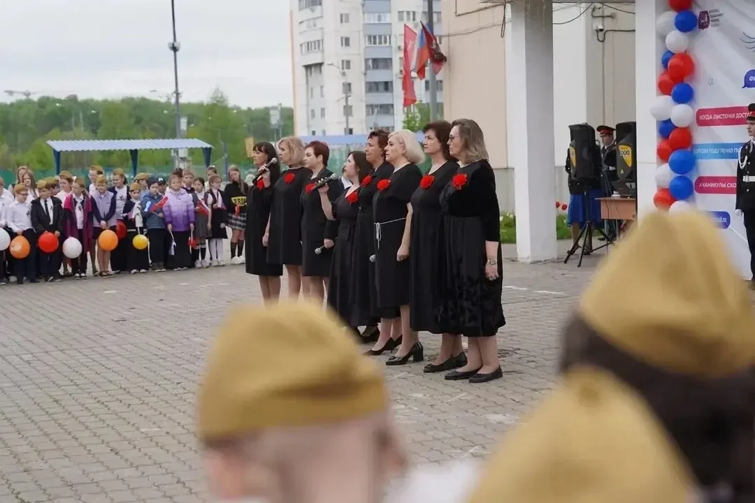 🇷🇺 Торжественная линейка в честь Дня Великой Победы!  В Учебном корпусе №13 прошла торжественная лин