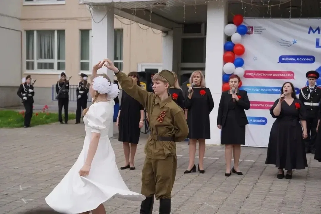 🇷🇺 Торжественная линейка в честь Дня Великой Победы!  В Учебном корпусе №13 прошла торжественная лин