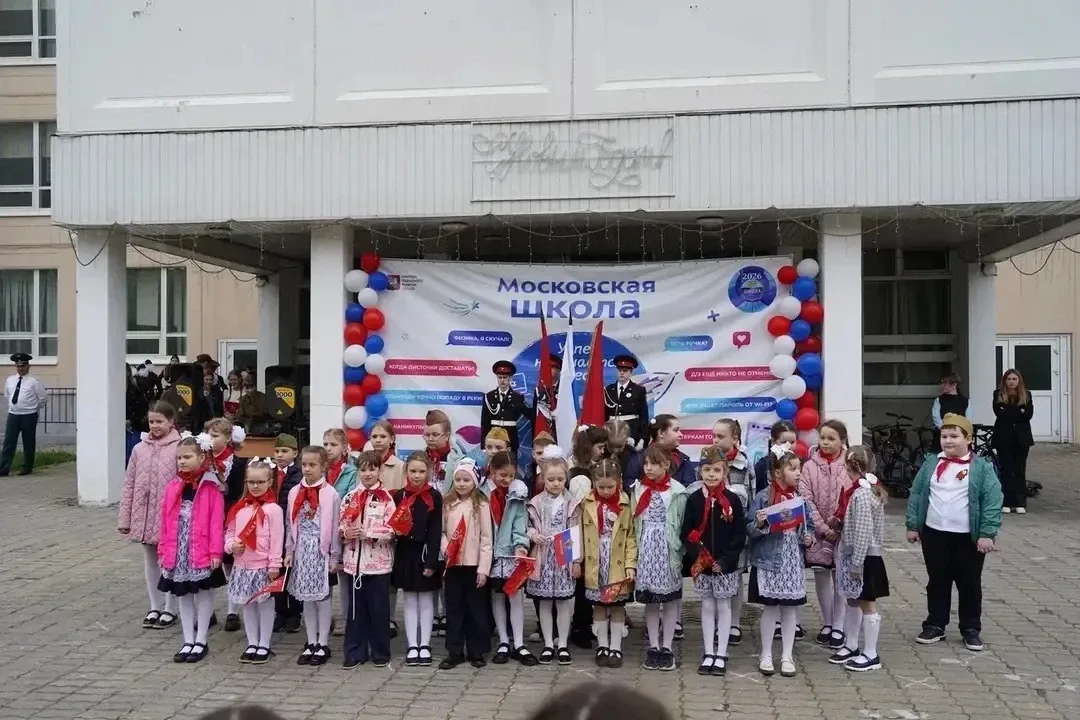🇷🇺 Торжественная линейка в честь Дня Великой Победы!  В Учебном корпусе №13 прошла торжественная лин