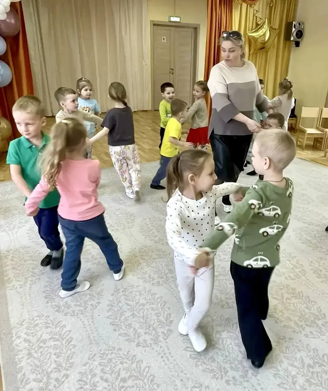 ТАНЦУЮТ ВСЕ! 💃Сегодня наши дошколята отметили Международный день танца.  🕺В дошкольных корпусах прош