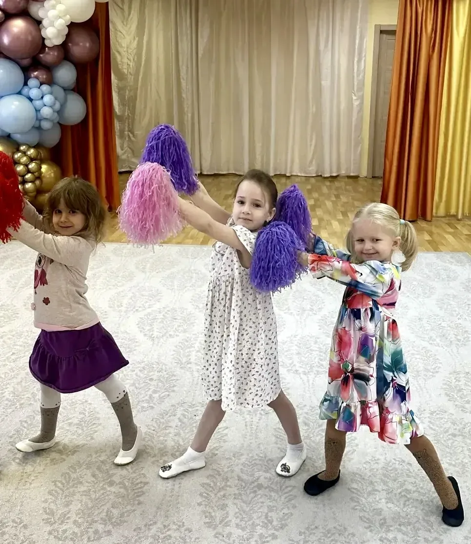 ТАНЦУЮТ ВСЕ! 💃Сегодня наши дошколята отметили Международный день танца.  🕺В дошкольных корпусах прош