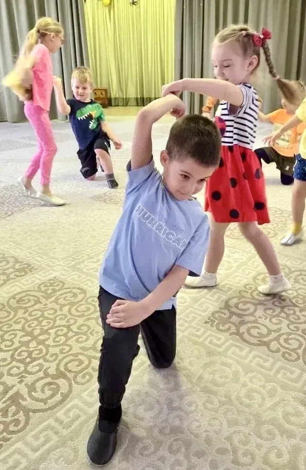 ТАНЦУЮТ ВСЕ! 💃Сегодня наши дошколята отметили Международный день танца.  🕺В дошкольных корпусах прош
