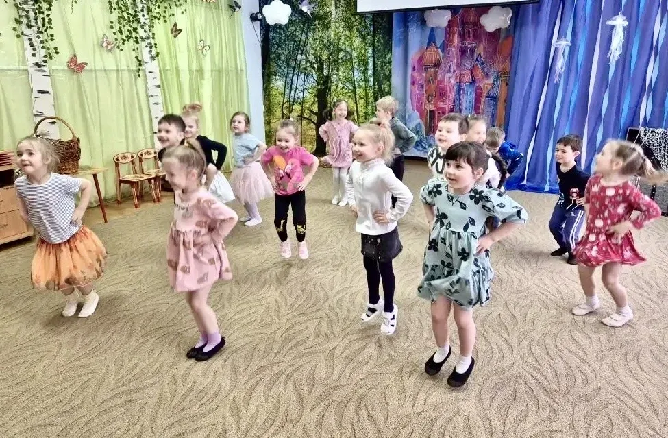 ТАНЦУЮТ ВСЕ! 💃Сегодня наши дошколята отметили Международный день танца.  🕺В дошкольных корпусах прош