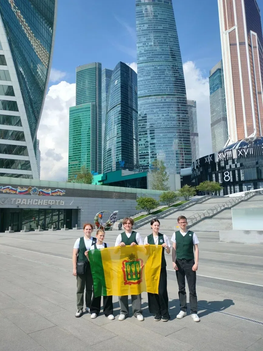 🏆Поздравляем команду школы!! ✨️В Москве, в Национальном центре «Россия», состоялся финал всероссийск