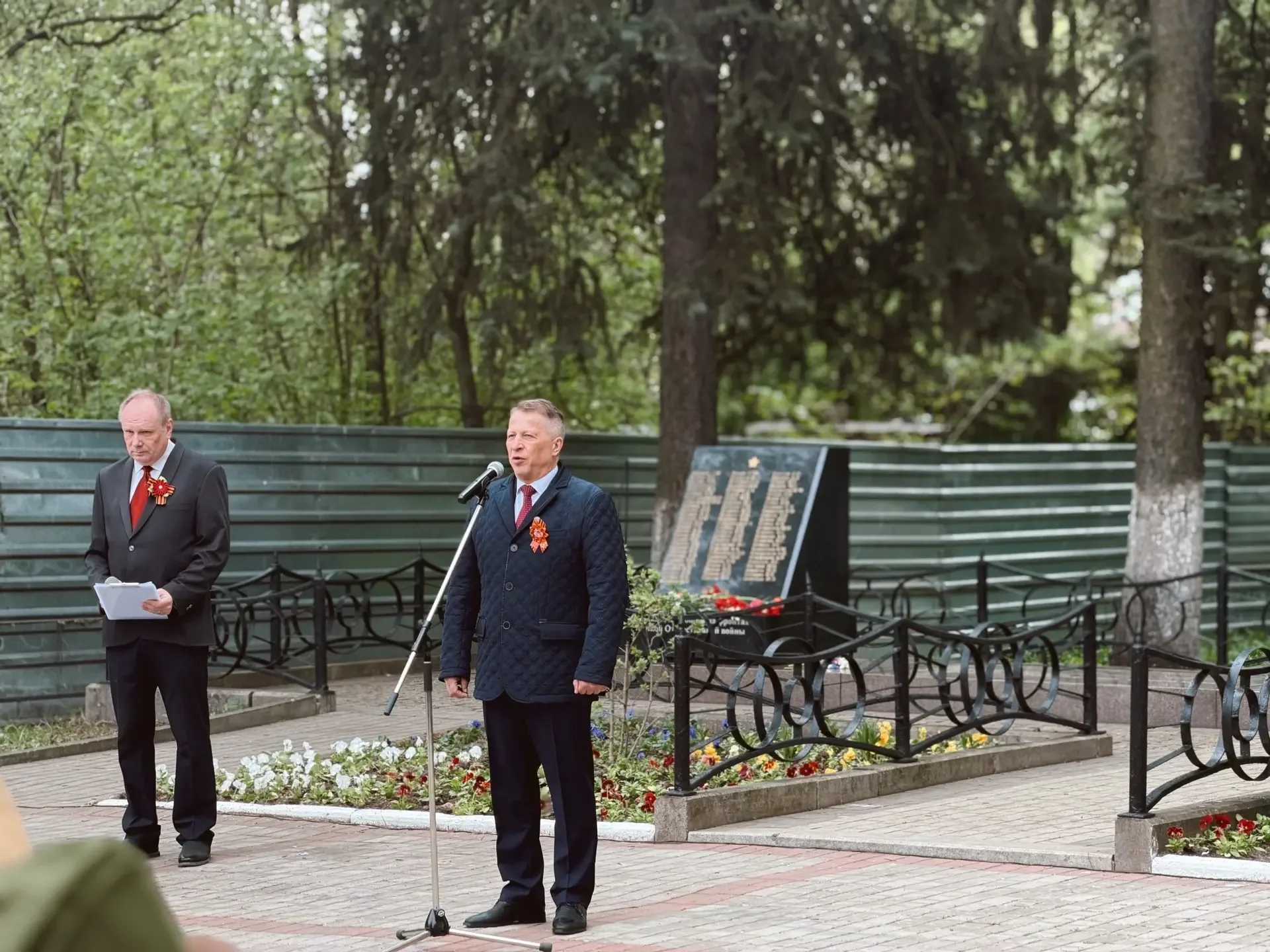 С ДНЁМ ПОБЕДЫ! 🎖️  Сегодня ученики и педагоги нашей школы приняли участие в торжественно-траурном ми