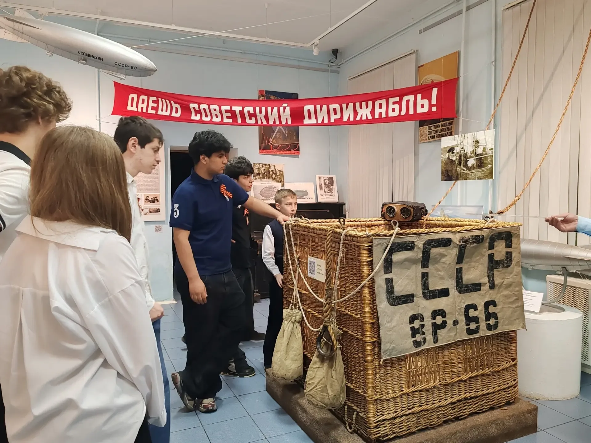 В преддверии Дня Победы учащиеся 8 и 10 классов нашей школы посетили увлекательную экскурсию в Истор