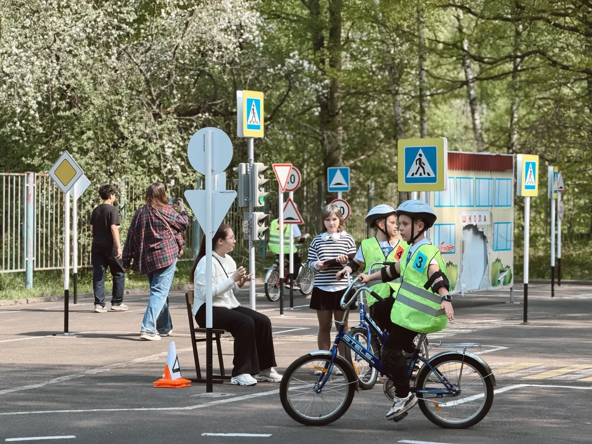 🚦 Сегодня, 14 мая 2026 года, в нашей школе прошел первый этап ежегодного городского конкурса отрядов