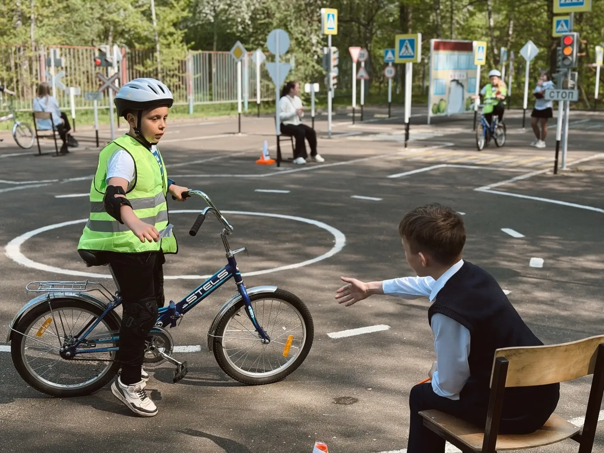 🚦 Сегодня, 14 мая 2026 года, в нашей школе прошел первый этап ежегодного городского конкурса отрядов