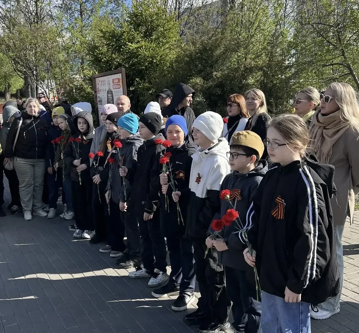9 мая учащиеся 4 «Г» и 9 «Г» классов Лицея приняли участие в митинге ко Дню Победы.   🕊️Это событие 